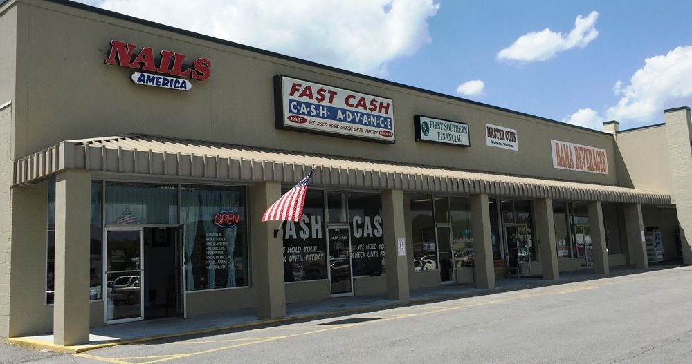 Town Plaza: 163 N Brindlee Mountain Pky, Arab, AL 35016